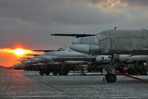 ВС: Россияне после взрывов на аэродромах могут переместить оттуда бомбардировщики дальнего действия