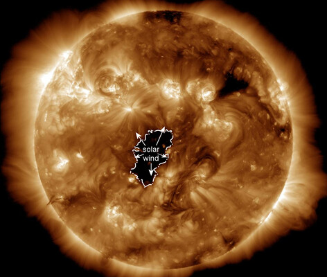 До Землі мчить потік сонячного вітру