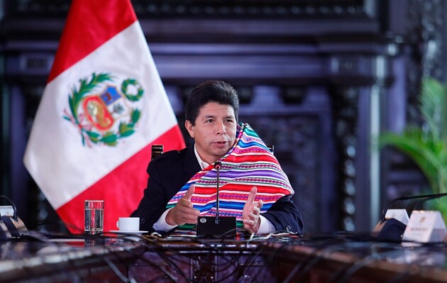 Президента Перу обвинили в попытке государственного переворота и сняли с должности
