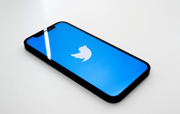Стоимость «синей галочки» в Twitter будет выше для пользователей iPhone – СМИ