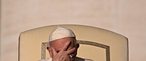 Папа Франциск не сдержал слез во время упоминания об Украине в молитве