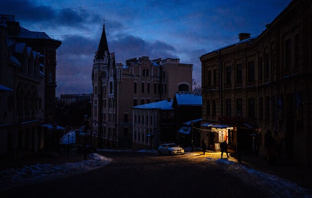 ДТЭК ввела новые графики отключений в Киеве: света может не быть по 7 часов
