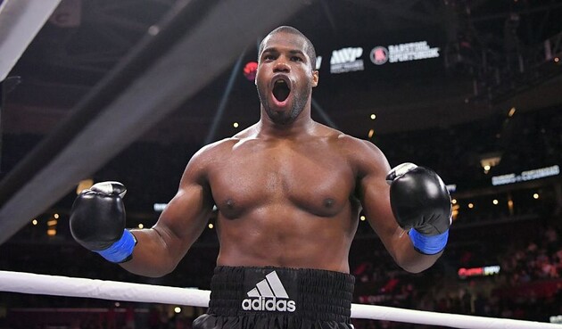 У грудні Дюбуа у третьому раунді технічним нокаутом переміг Лерену