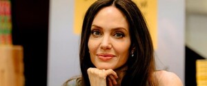 Анджелина Джоли оставила пост посла доброй воли ООН по делам беженцев