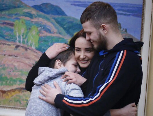 Украина вернула еще двоих детей, которых удерживали россияне