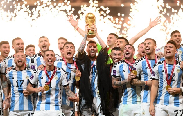 Сборная Аргентины в зрелищном финале победила Францию и выиграла чемпионат мира по футболу