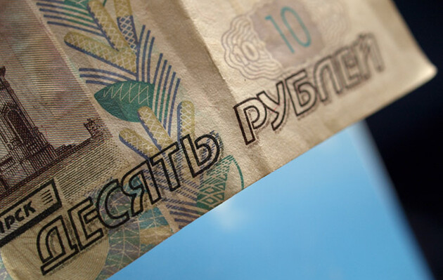 Курс рубля упал до 7-месячного минимума