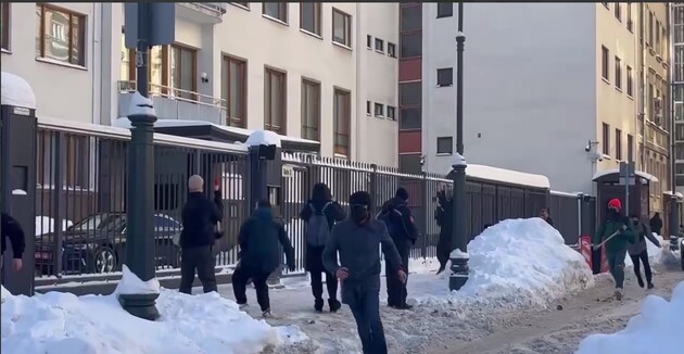 Невідомі закидали кувалдами посольство Фінляндії у Москві