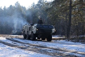 Російські танки, які переправляли ближче до кордону з Україною, постояли і поїхали назад – моніторинг
