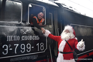 Укрзализныця запустила к праздникам ретро-поезд
