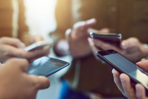 Мобільні оператори відповіли, чому підвищують тарифи попри проблеми зі зв'язком