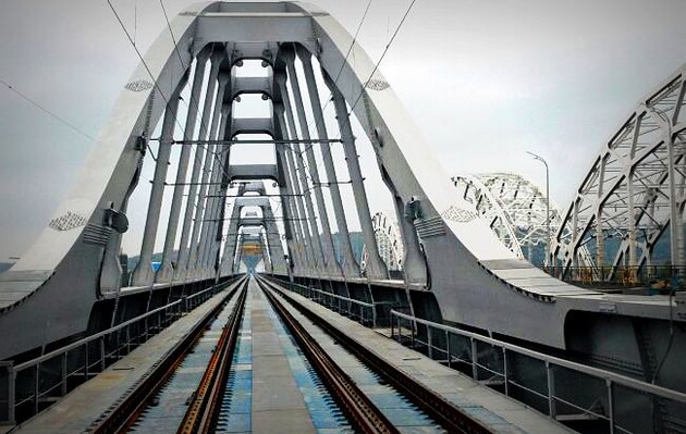 В Киеве рушится мост, не принадлежащий городу