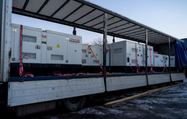Предприниматели Казахстана передали медучреждениям Украины 41 генератор