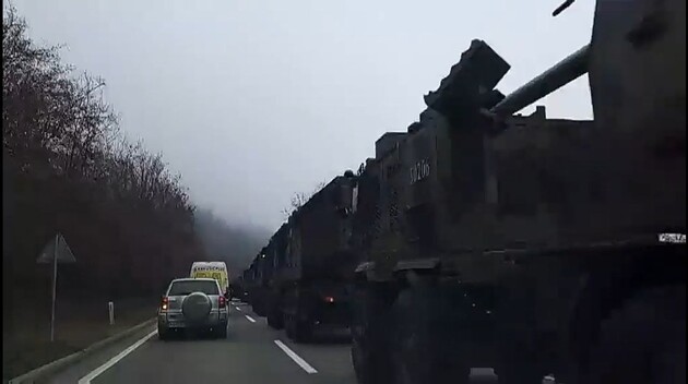 Сербія привела армію до бойової готовності та стягує артилерію до кордону з Косовом