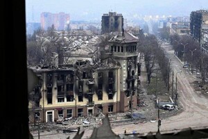 Російські окупанти знесли ще один символ Маріуполя – міськрада