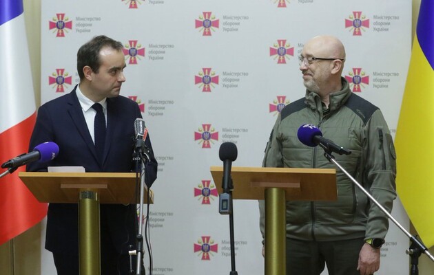 Франция продолжит предоставлять Украине вооружения для защиты неба и земли – Резников