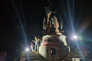 В Одессе демонтировали памятник Суворову, продолжается снос памятника Екатерины II