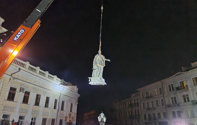 В Одесі завершили демонтаж пам'ятника Єкатєріни II