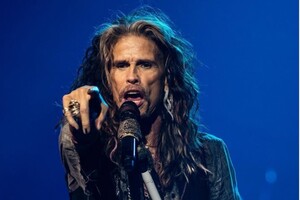 Лидера Aerosmith Стивена Тайлера обвинили в сексуальном насилии над несовершеннолетней – СМИ