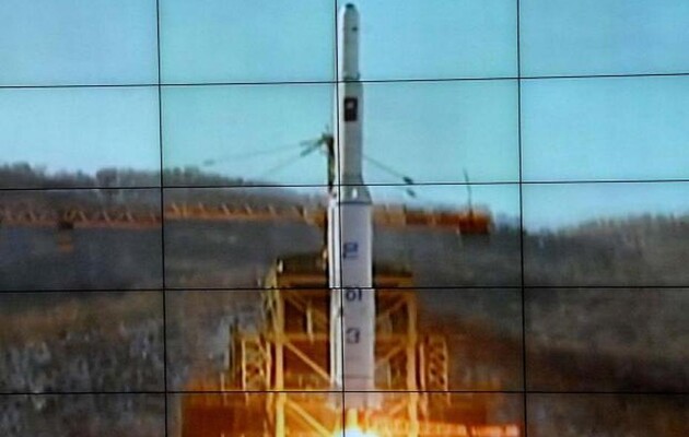 Северная Корея запустила сразу три ракеты