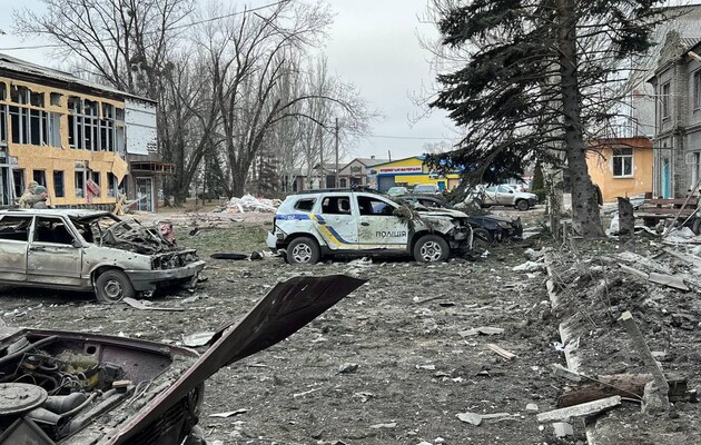 Війська РФ ракетою С-300 зруйнували відділ поліції у Лимані, постраждав поліцейський