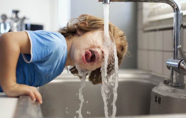 Вживання достатньої кількості води перешкоджає передчасному старінню