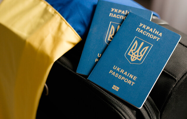 Паспорт за границей: в 2023 году украинцы смогут получить документы в шести странах.