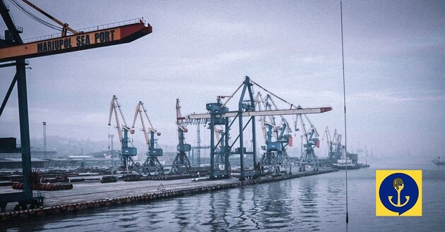 В Мариуполе россияне превращают морской порт в военную базу — советник мэра