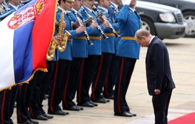 Кремль опирається на сербську армію в намаганнях заповнити прогалини в особовому складі, створені "денацифікованими" окупантами