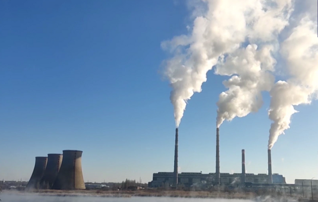 Скріншот з відео ТАСС, в якому показано начебто обстріляну Старобешевську ТЕС 