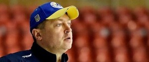 Главный тренер сборной Украины по хоккею сделал вбрасывание шайбы перед матчем НХЛ