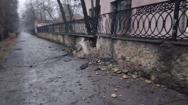 Войска РФ обстреляли жилые кварталы Херсона из артиллерии: один мужчина погиб