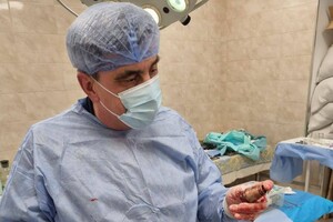 Украинские военные врачи достали неразорвавшуюся гранату из тела бойца в ходе уникальной операции