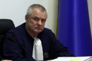 «Схеми» про українського суддю: відвідував окупований Крим, не декларує квартири в Севастополі й Москві