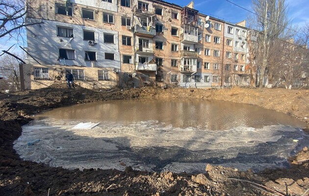 Війська РФ обстріляли житлові квартали Херсона: є постраждалий