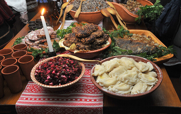 У Щедрий вечір прийнято накривати багатий стіл