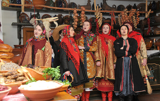 В Старый Новый год по домам ходят посевальщики