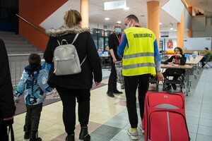 Четверть украинцев в Польше могут остаться за границей навсегда — иследование