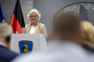 Министр обороны Германии готова уйти в отставку — FT