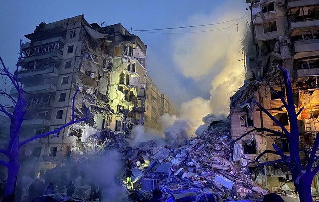 В Днепре разобрали 45% завалов 9-этажки. Российская ракета разрушила конструкции двух подъездов