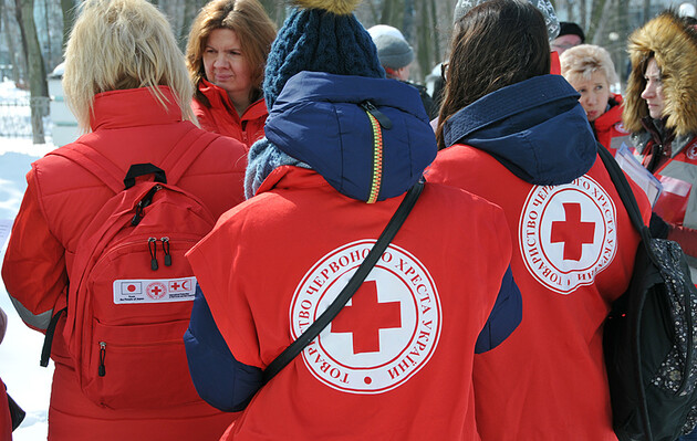 Оккупанты снова обстреляли помещение с работниками Красного Креста в Херсоне