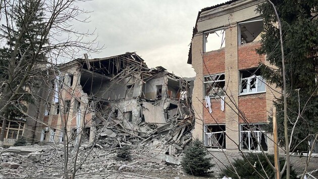 Окупанти масовано обстрілювали населені пункти Харківщини вздовж лінії зіткнення. Є поранений