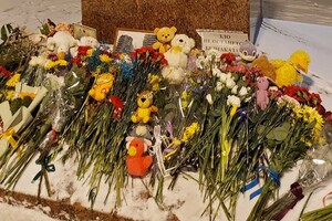 У кількох містах РФ організували стихійні меморіали на пам’ять про жертв удару по Дніпру – росЗМІ