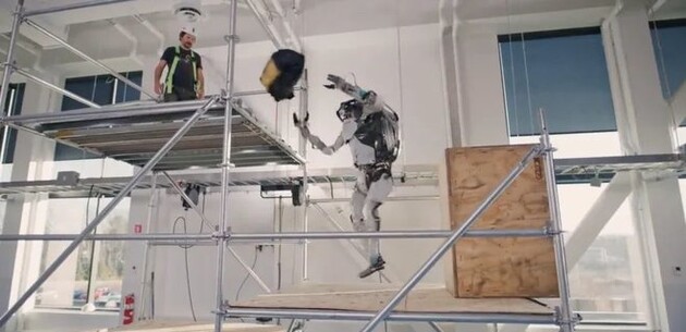 Boston Dynamics показала нові здібності робота Atlas