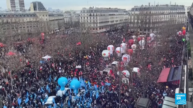 Во Франции на протесты вышли почти 2 миллиона человек