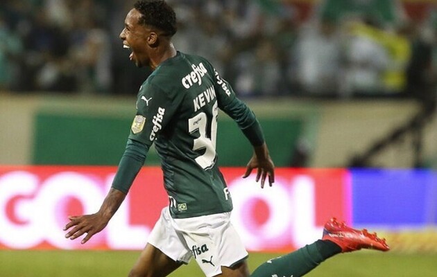 Кевин выступает за "Палмейрас"