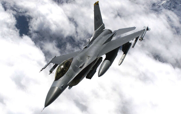 Посол Карпентер сподівається, що США підтримають ідею відправки Україні F-16