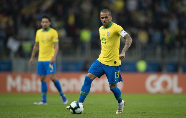 Знаменитого бразильского футболиста арестовали по подозрению в изнасиловании