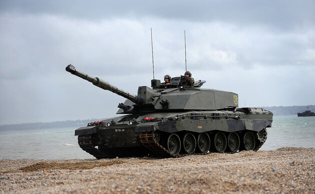 У Британії вже тренуються українські артилеристи: відео можливостей танку Challenger 2