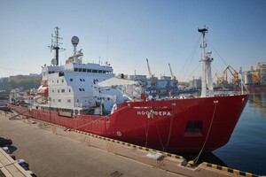 Украинский ледокол «Ноосфера» достиг берегов Антарктиды